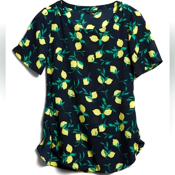 Banana Republic Factory Tops - Banana Republic navy lemon print hi-low hem top Size: L